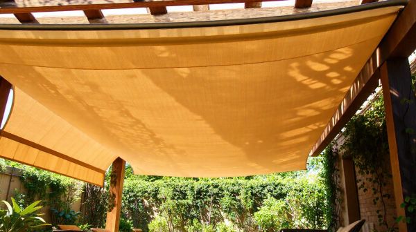 Top solutions pour des bâches de pergola personnalisées efficaces