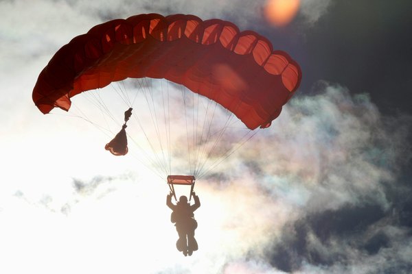 Saut en parachute : vivez l'adrénaline et la vue panoramique